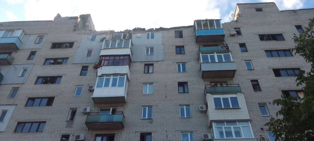 ОФИЦИАЛЬНАЯ ИНФОРМАЦИЯ. В результате обстрела 27 июня города Лисичанска и попадания в девятиэтажный дом ни один мирный житель не пострадал