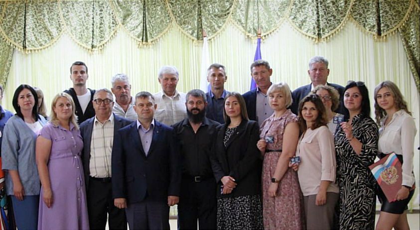 Партийный билет - путь в будущее Единой России