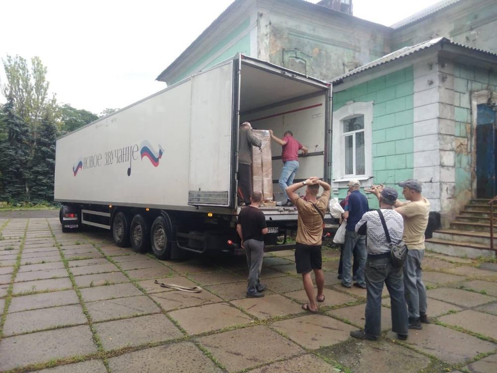 В детскую школу искусств Макеевки доставили музыкальные инструменты в рамках акции "Новое звучание"