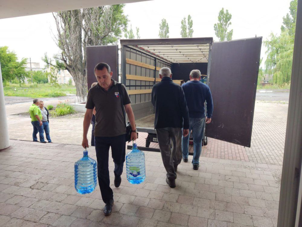 Партия Единая Россия доставляет питьевую воду жителям Золотого и Горского