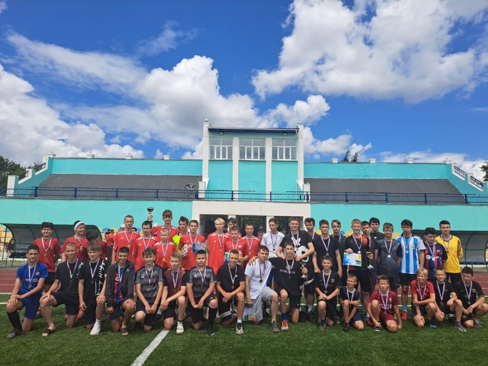 1 июля на футбольном поле Перевальского стадиона «Шахтер» состоялось торжественное награждение победителей и призеров Чемпионата Перевальского района по футболу - 2023 среди юношей 2007-2010 и 2011-2014+ гг.р