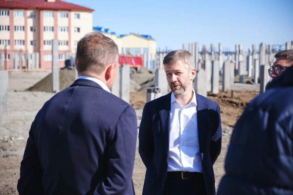 Владислав Кузнецов: Вместе с коллегами из Государственной Думы проинспектировали объекты, строящиеся в Анадыре