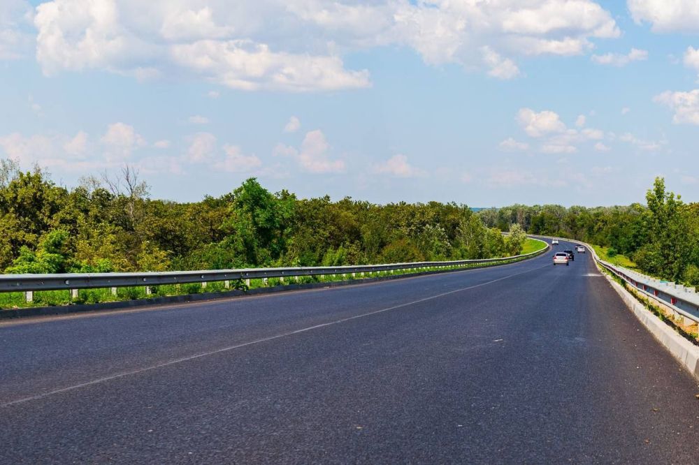 ЛНР. В ЛНР в этом году будут восстановлены более 180 км дорог и 14 искусственных сооружений В первую очередь обновляют участки дорог с высокой транспортной нагрузкой: от п. Орехово до Луганска;