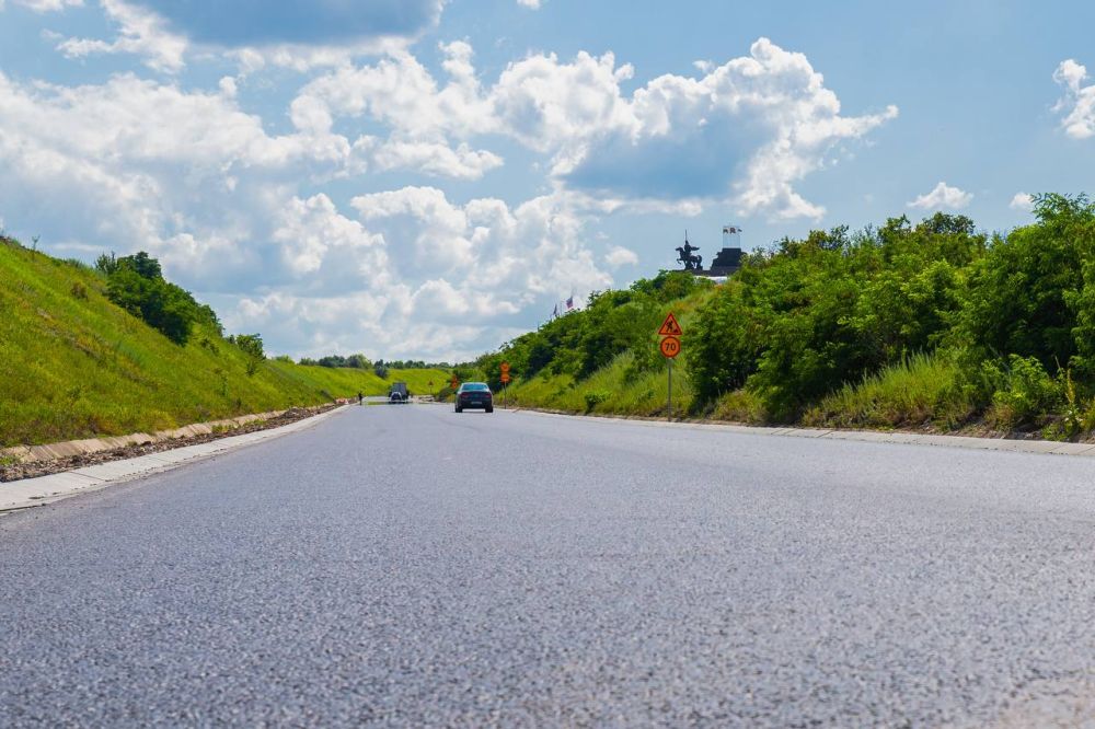 Более 180 км дорог и 14 искусственных сооружений будет восстановлено до конца года в ЛНР