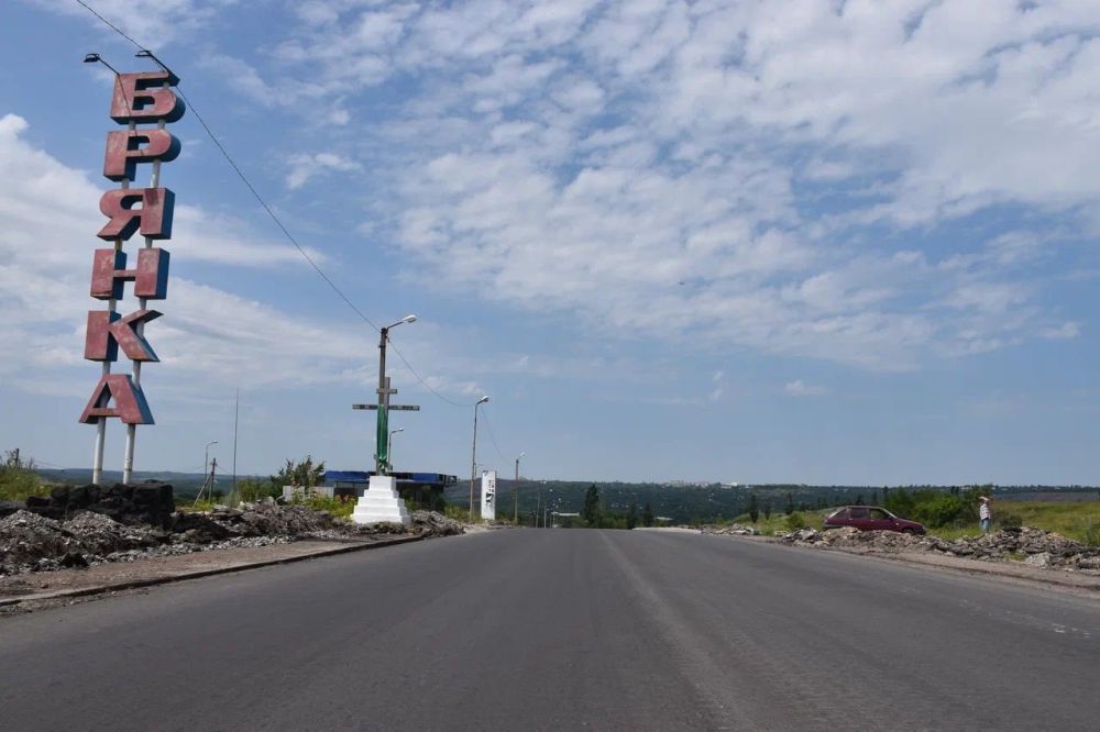Подрядчики из Ленинградской области ремонтируют участок трассы "Михайловка-Стаханов-Первомайск"