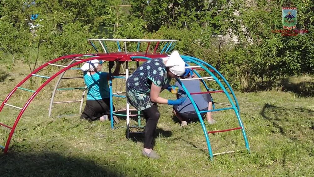 Евгений Морозов: Детская площадка возле дома №1 в микрорайоне "Молодежный"