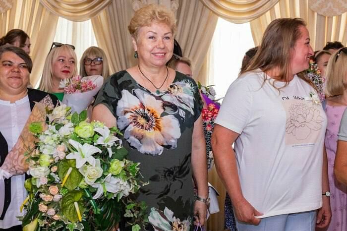 Сенатор Российской Федерации от ЛНР Ольга Бас поздравила молодоженов, заключивших брак в День любви, семьи и верности