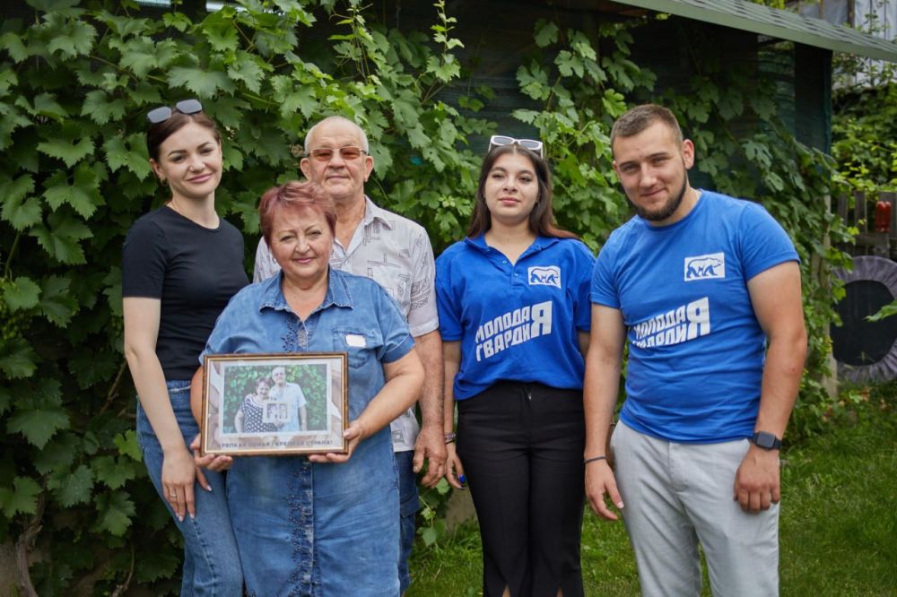 Молодежь поздравила многодетные семьи и юбиляров супружества