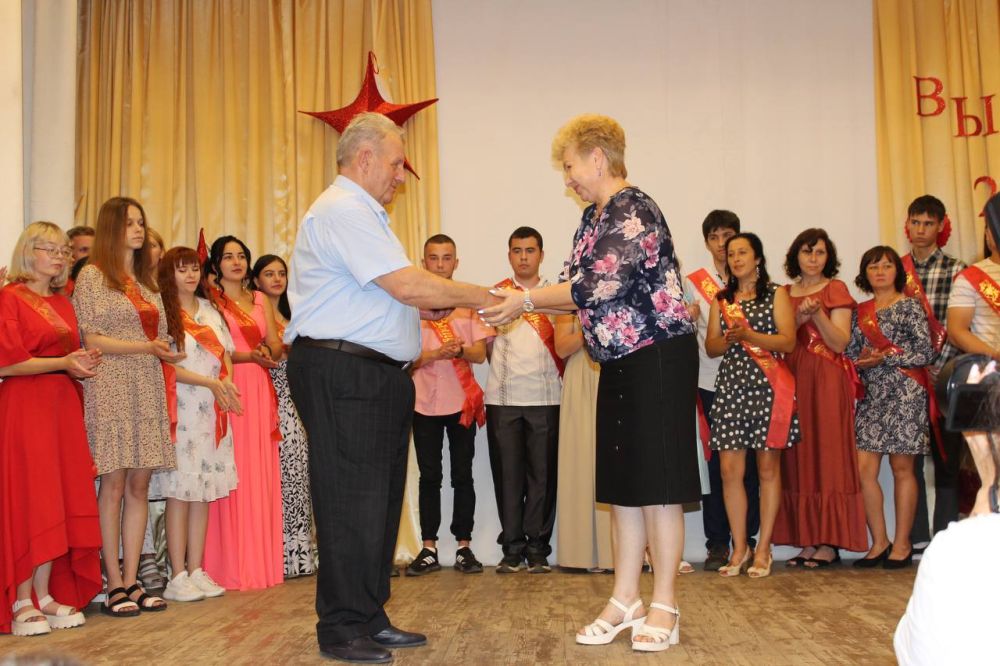 В добрый путь выпускники. 10 июля в ГОУ СПО ЛНР «Старобельский профессиональный колледж» состоялось торжественное вручение...