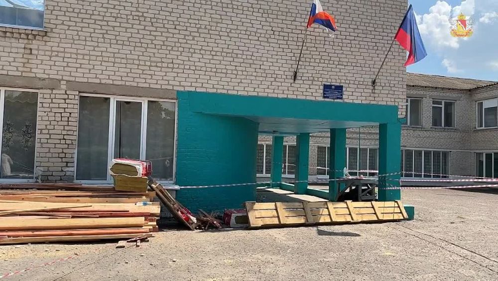 В Меловском районе ЛНР воронежские строители ведут ремонт больницы и школы