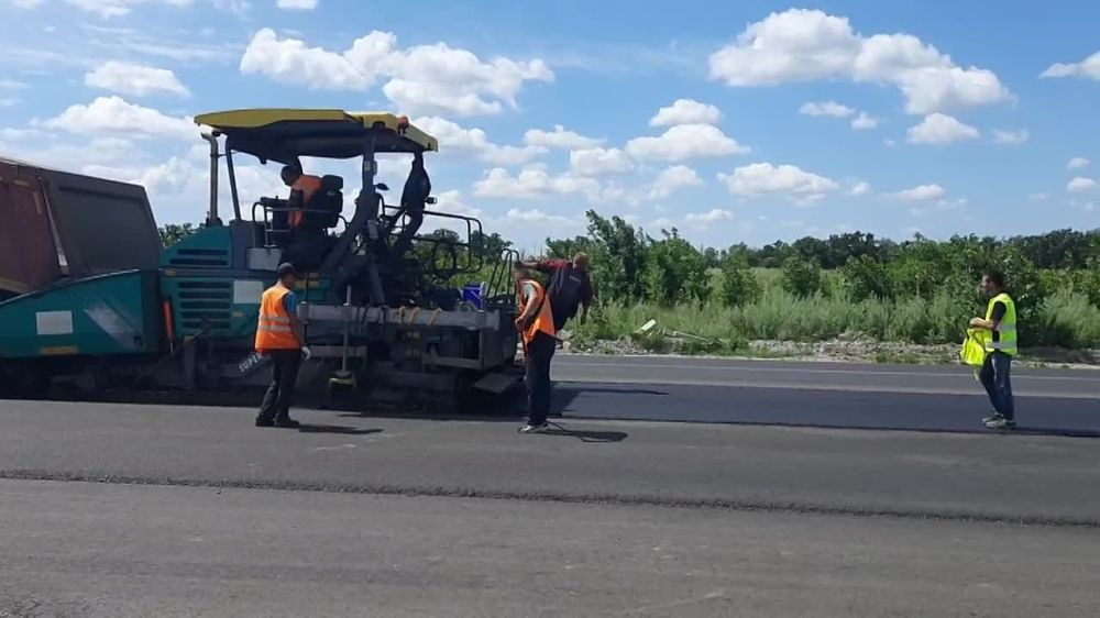 Специалисты из Орловской области ведут работы по капитальному ремонту автомобильной дороги Н-21 на участке трассы "Луганск – Счастье"