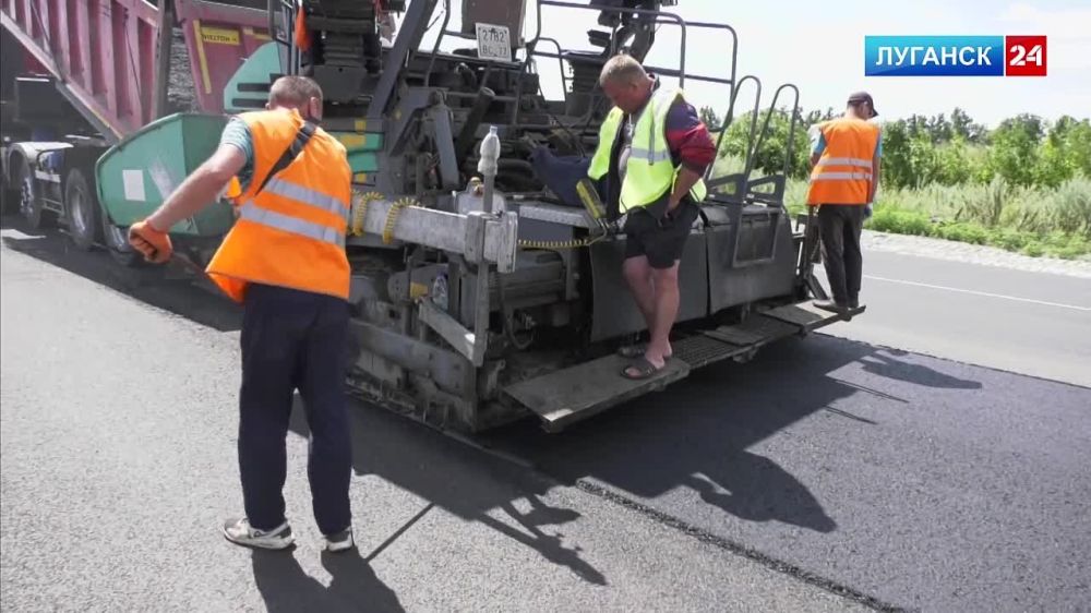 Специалисты из Орловской области продолжают капитальный ремонт участка автомобильной дороги Н-21 «Луганск – Счастье»