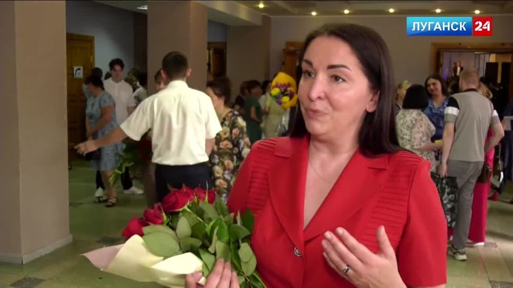 В Луганском педагогическом университете состоялась церемония вручения дипломов магистров и специалистов выпускникам 2023 года