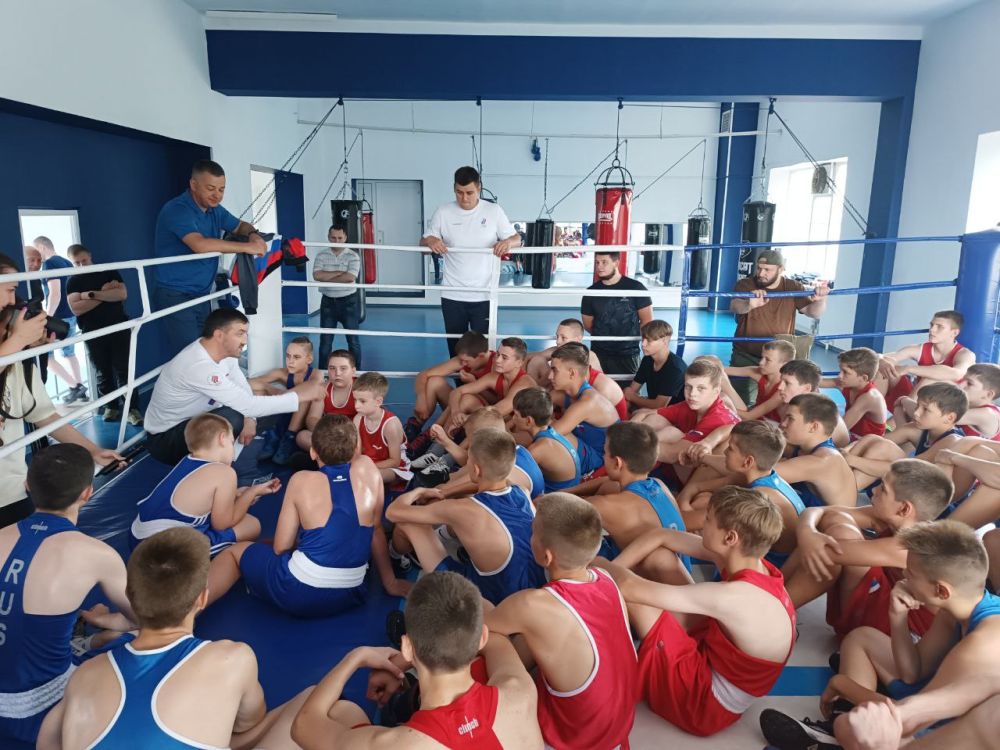 Спортсмены из Дагестана провели мастер-классы для детей Луганска