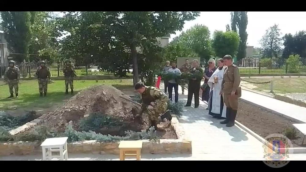 Церемония перезахоронения останков воинов Великой Отечественной войны в городе Приволье