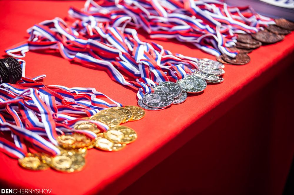 На стадионе «Авангард» в Луганске состоялся фестиваль «Воркаут-Fest»,который получил грантовую поддержку благодаря победе в конкурсе от Росмолодёжь.Гранты