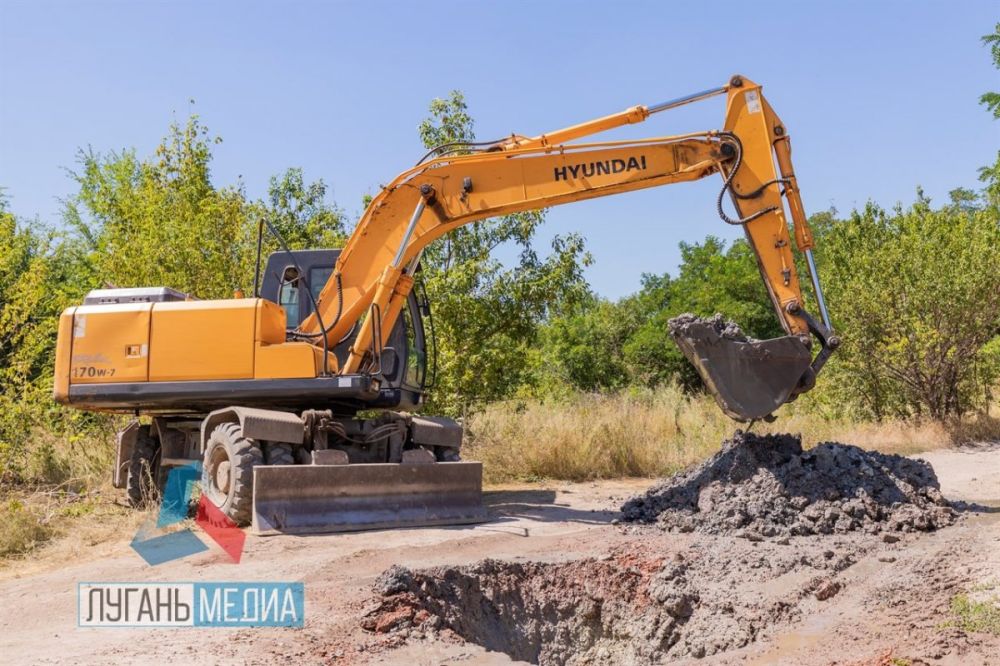 "Лугансквода" ведет подготовку объектов водоснабжения к работе в осенне-зимний период, сообщили в пресс-службе предприятия