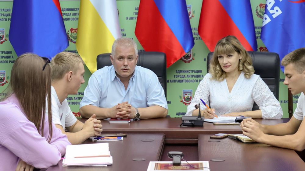 Кандидат в депутаты от партии «Единая Россия», координатор партийного проекта «Выбирай свое», заместитель председателя...