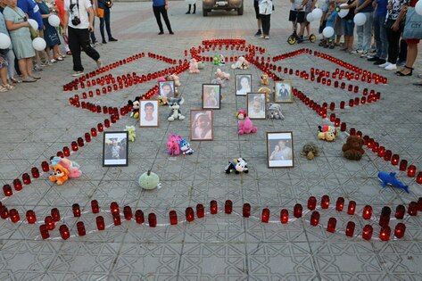 Активисты в память о детях-жертвах войны в Северодонецке выложили из лампадок фигуру ангела