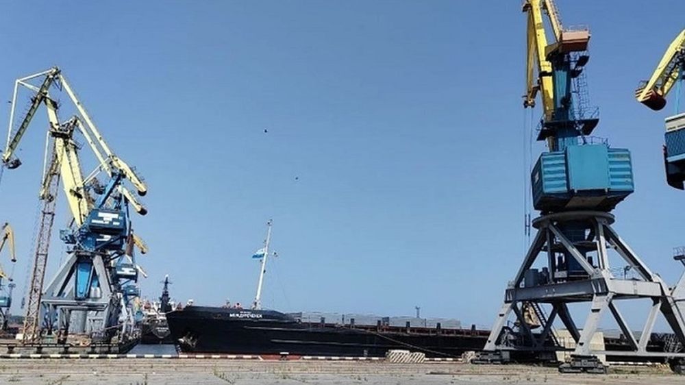 Из Мариупольского порта в Ростов-на-Дону отправили первую партию арматуры, произведенную в ДНР