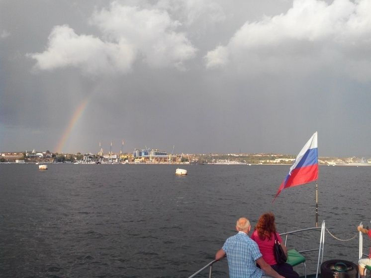 Судно со стройматериалами, произведенными в Донбассе, впервые вышло из Мариупольского порта