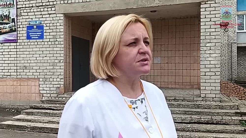 Глава Администрации города Брянки, секретарь Брянковского местного отделения партии «Единая Россия» Евгений Морозов в рамках рабочей поездки посетил объекты, где сегодня трудятся брянские специалисты