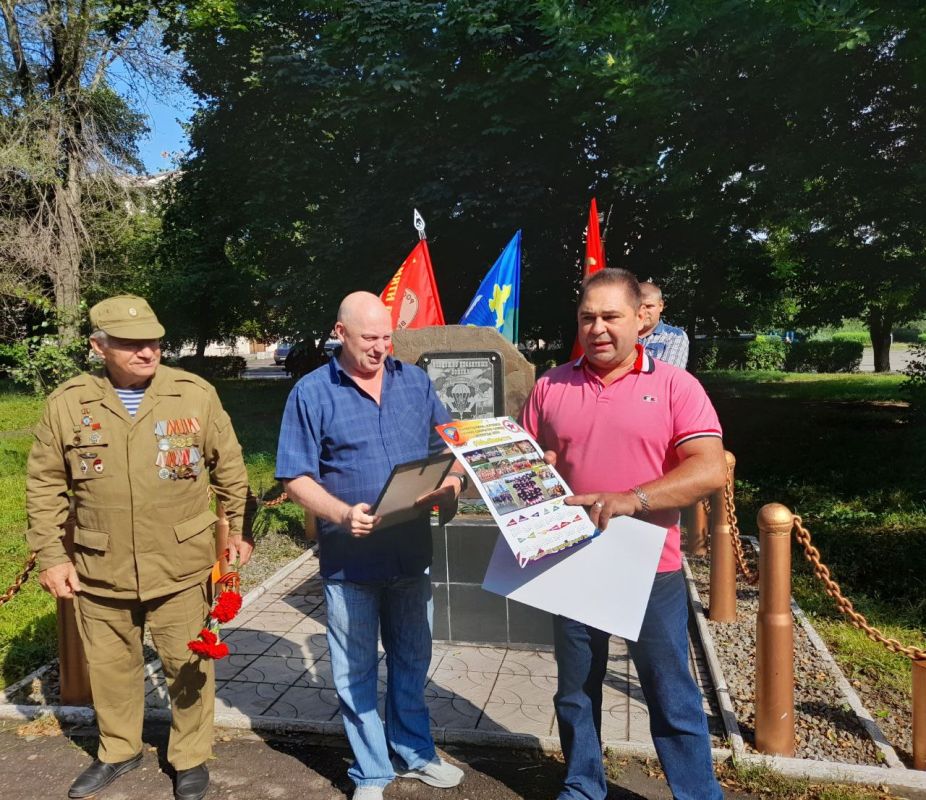 2 ������� � �������� ��������� ����� � ��������� �����, ������������ 90-����� ���