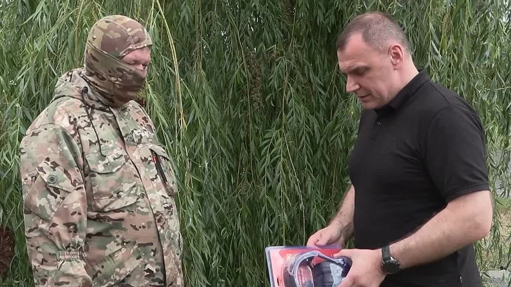 Глава Марий Эл Юрий Зайцев приехал в Запорожскую область и вручил бойцам СВО современные средства связи