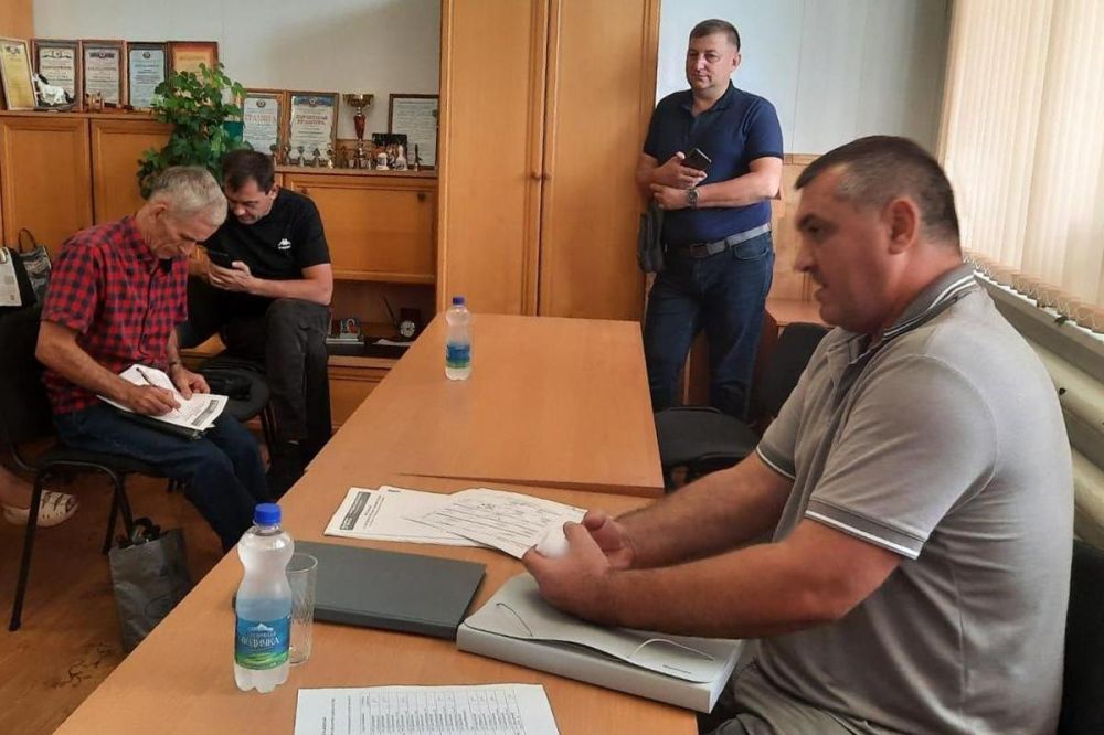 Жители пгт Шахтерский внесли свой вклад в Народную Программу партии «Единая Россия»