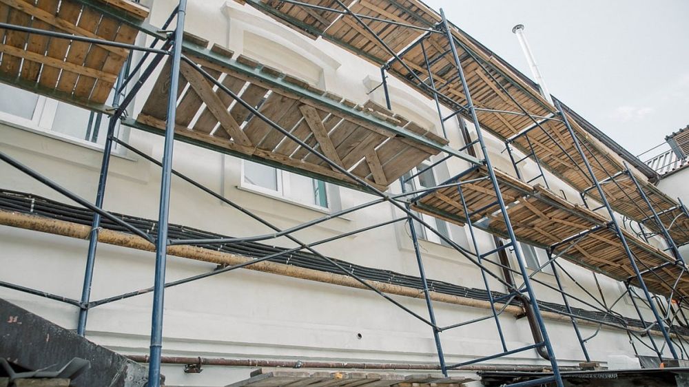 За три года в новых регионах России построят и отремонтируют 3500 домов