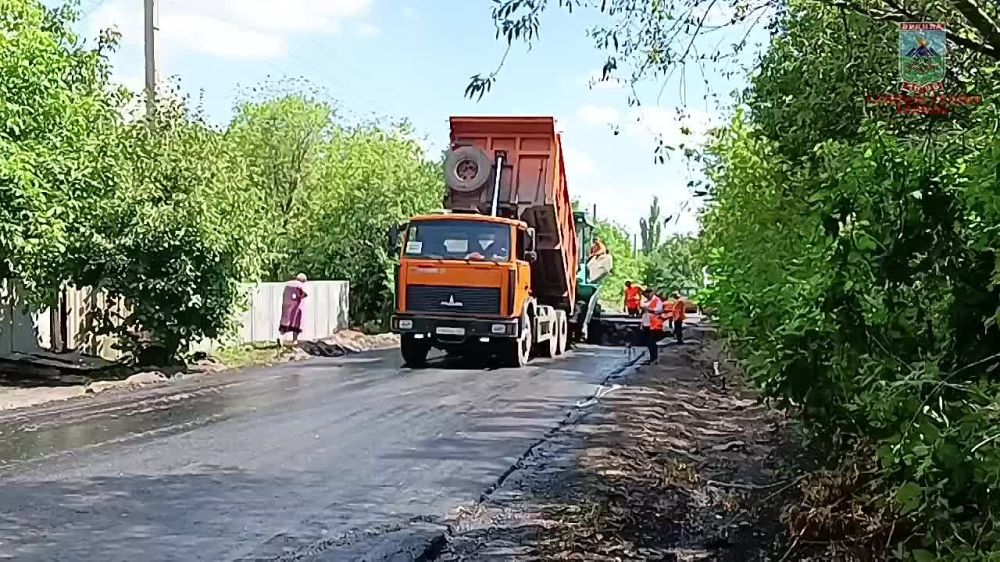 В поселке Криворожье по улице Кузина многие годы дорожное покрытие сложно было вообще назвать дорогой