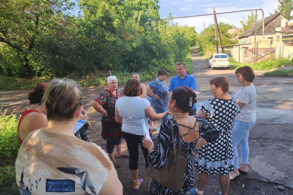 В Стаханове продолжают собирать предложения от жителей в раздел народной программы «Развитие новых регионов»