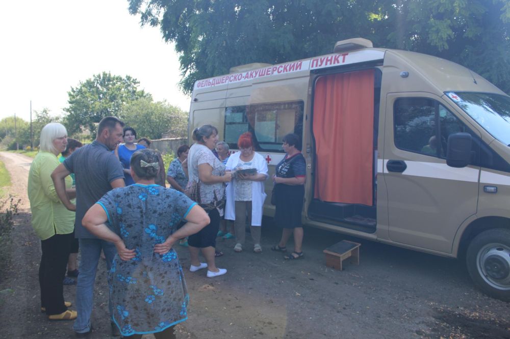 Активисты «Единой России» с переездным ФАПом посетили село Говоруха Славяносербского района