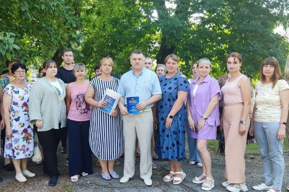 Жители ЛНР продолжают вносить свои предложения для Народной программы «Единой России»