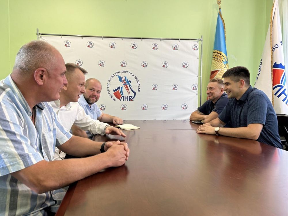 Состоялась встреча и.о. Министра спорта ЛНР Олега Шеренешева с руководителями хоккейных клубов «Динамо» (Москва) — Сушко Сергеем, «Динамо» (Санкт-Петербург) — Шалаевым Виктором, а также «Дизель» — Аляпкиным Сергеем