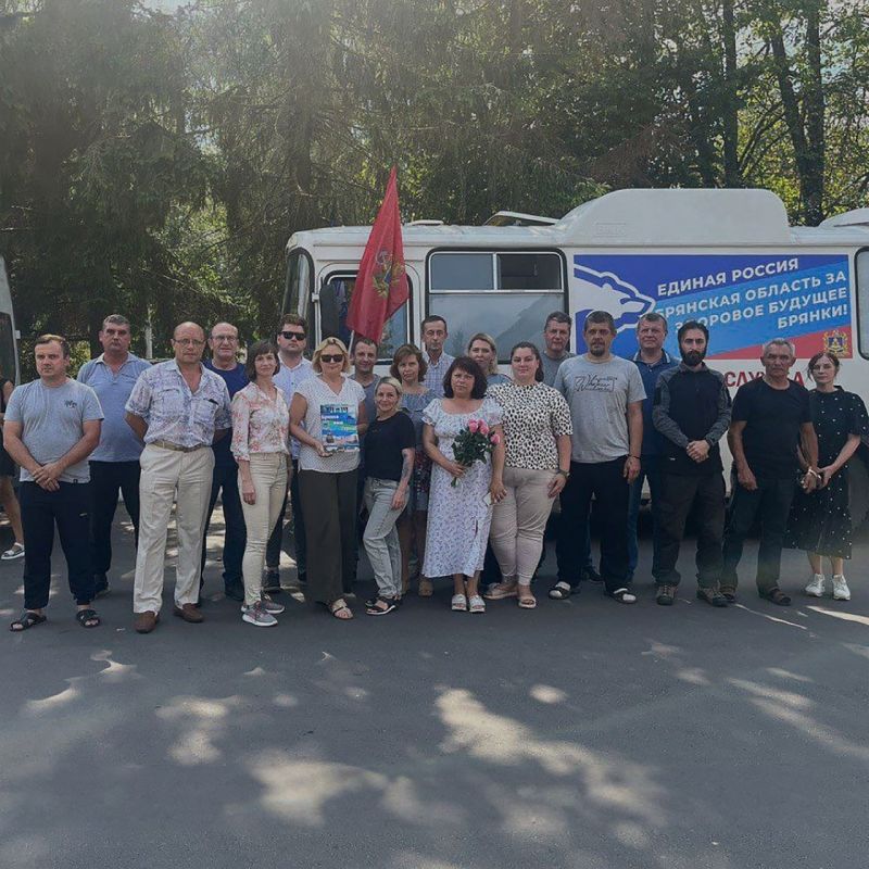 Брянские медики вернулись домой с благодарностями от главы Администрации Брянки