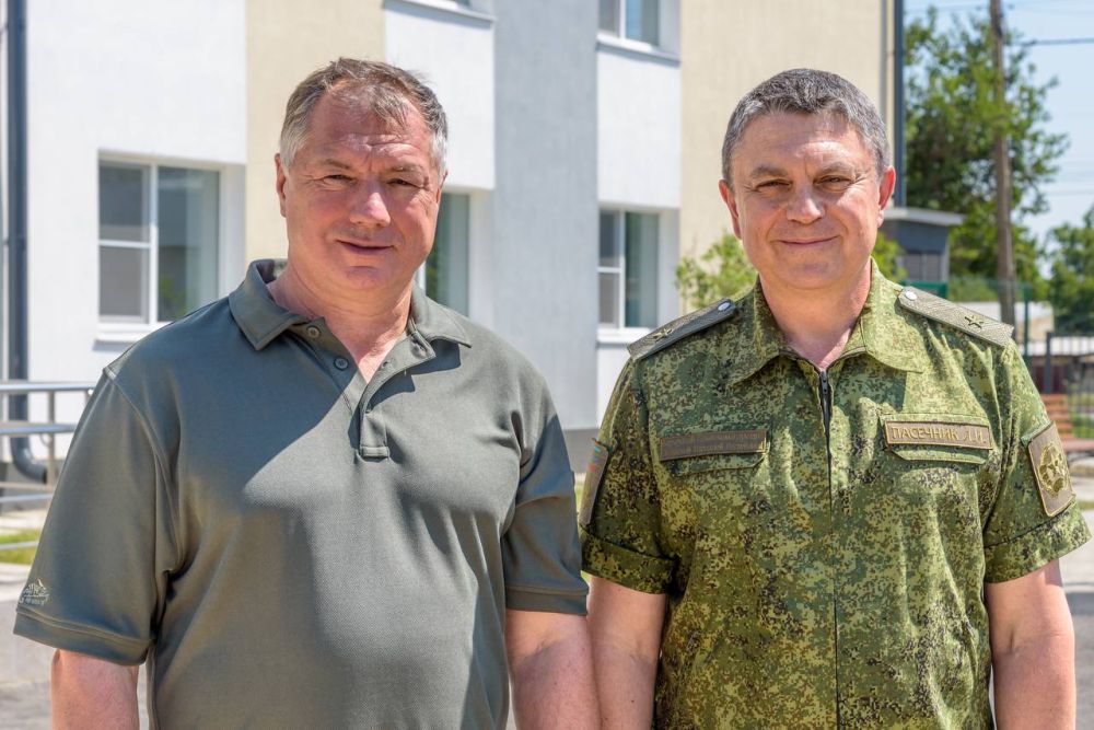 Леонид Пасечник: Сегодня день рождения у Заместителя Председателя Правительства России Марата Хуснуллина, который курирует все строительные работы по восстановлению городов и сел нашей республики и их инфраструктуры