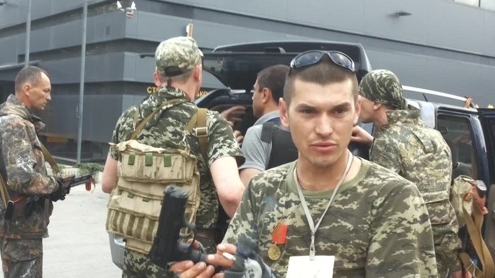 Олег Попов: Все ещё живы и здоровы Затем многие из них отдадут своё здоровье и свои жизни за свободу республики от фашиствующей Украины