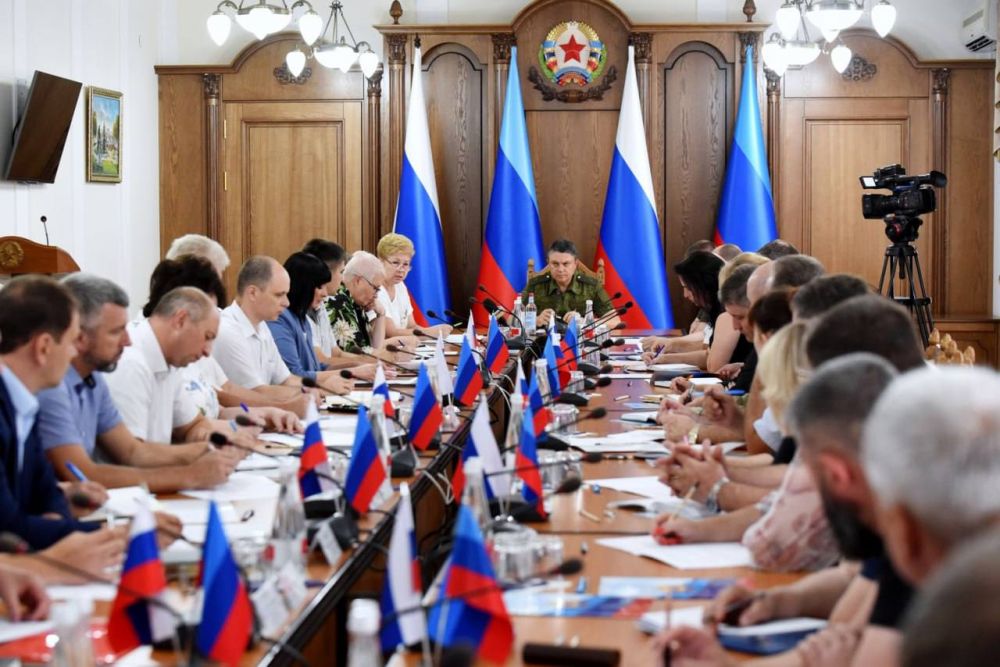 Леонид Пасечник: Вопросы интеграции спортивных учреждений ЛНР в правовое пространство России обсудили на совещании вместе с сенатором Ольгой Бас, руководителями профильных ведомств и территорий