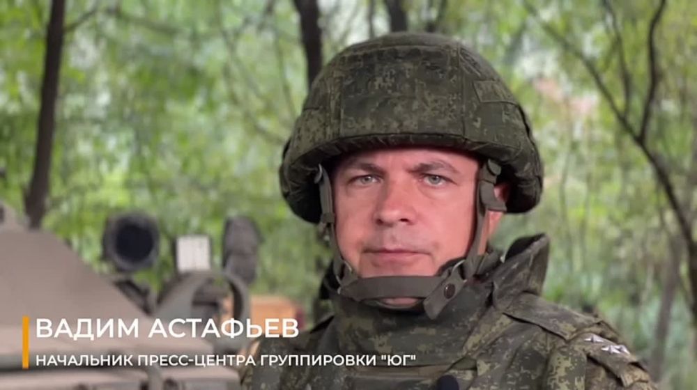 ВС РФ при помощи РСЗО "Торнадо-С" поразили район подготовки иностранных наемников на полигоне в населенном пункте Николаевка в ЛНР. Об этом нам сообщил начальник пресс-центра Южной группировки войск Вадим Астафьев