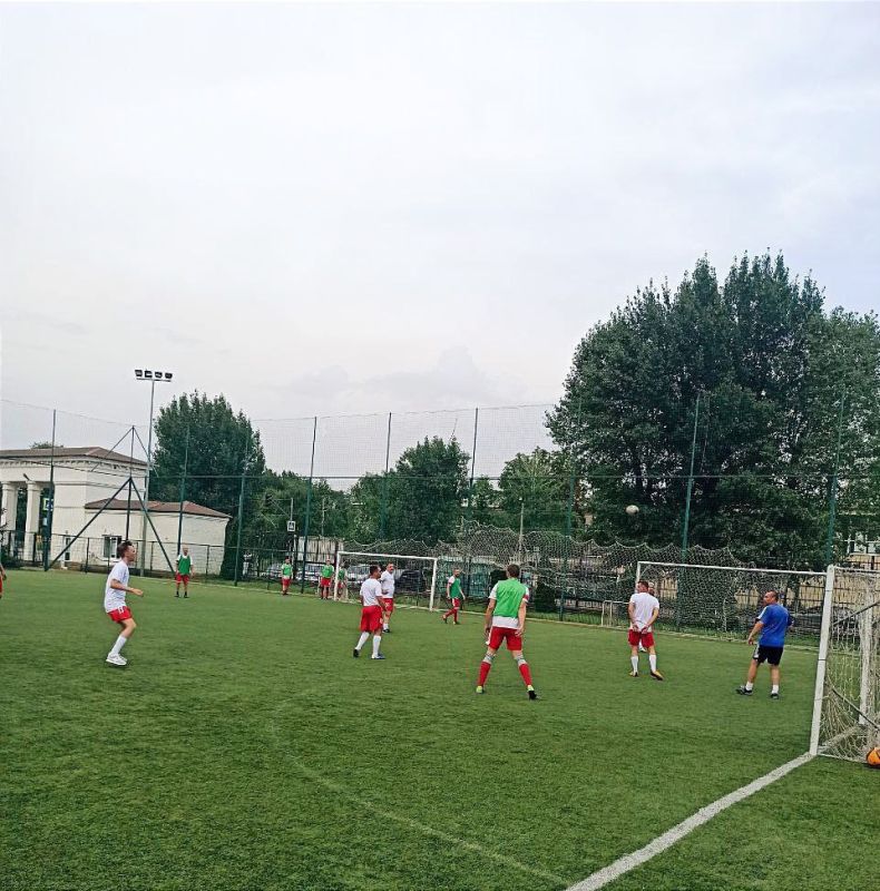 11 августа между сборной командой Министерства спорта ЛНР и Министерства молодежной политики ЛНР и командой Народного Совета ЛНР состоялся товарищеский матч по футболу в дисциплине 6х6, приуроченный Дню физкультурника