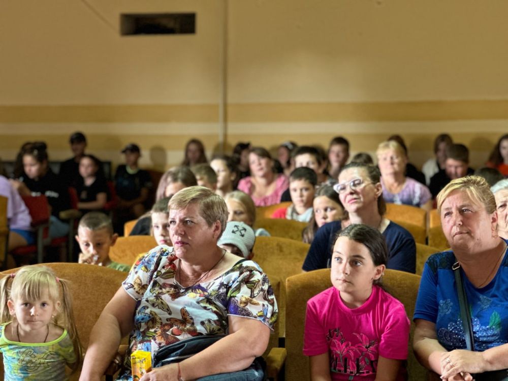 Молодая Гвардия Единой России совместно с фондом «Reedovka помогает» провели концерт для жителей поселка Боровское Северодонецкой агломерации