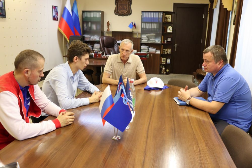Сергей Жевлаков: В преддверии начала учебного года встретился с молодыми людьми - представителями РДДМ «Движение первых»