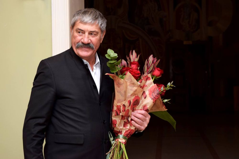 Леонид Пасечник: Президент Владимир Владимирович Путин присвоил звание «Заслуженный деятель искусств Российской Федерации» художественному руководителю Луганского академического украинского музыкально-драматического театра на Оборонной Михаилу Голубовичу