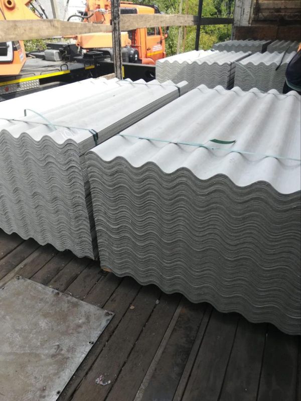 800 листов восьмиволнового шифера Брянская область отправила в подшефный город Брянку