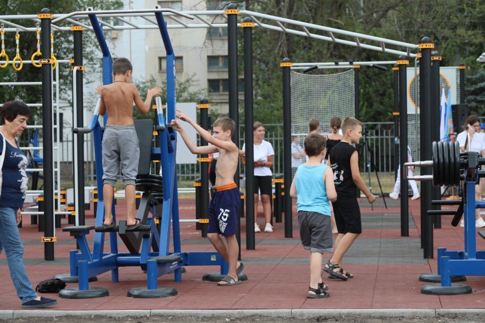 Министерство спорта ЛНР совместно с Фондом «Наш спорт» открыли в на территории школы «Интеллект» г. Луганска новую площадку для сдачи норм комплекса ГТО