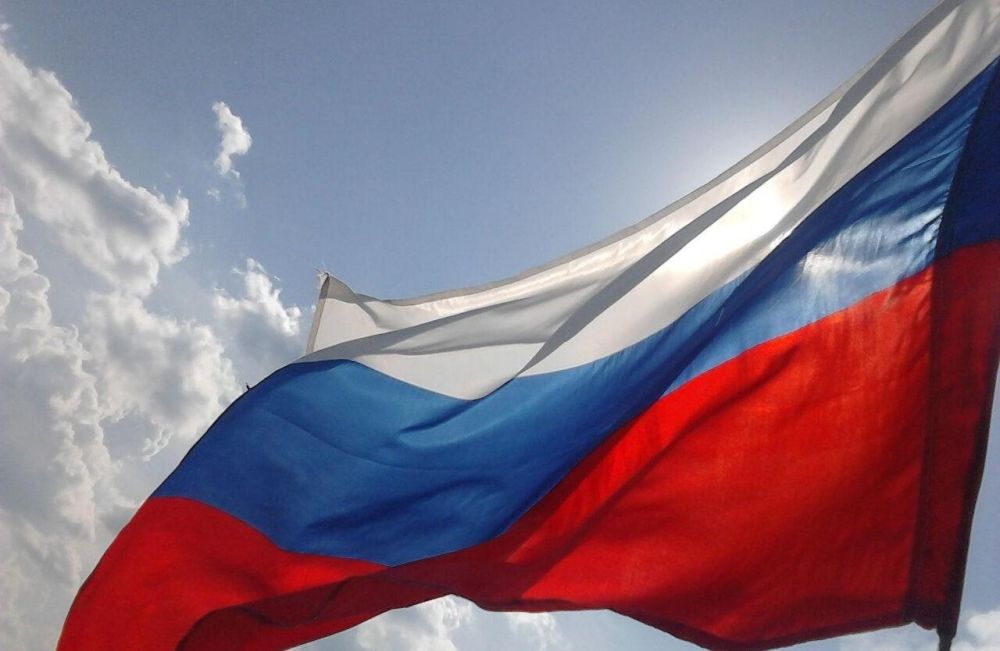 Небо над ЛНР украсил триколор России