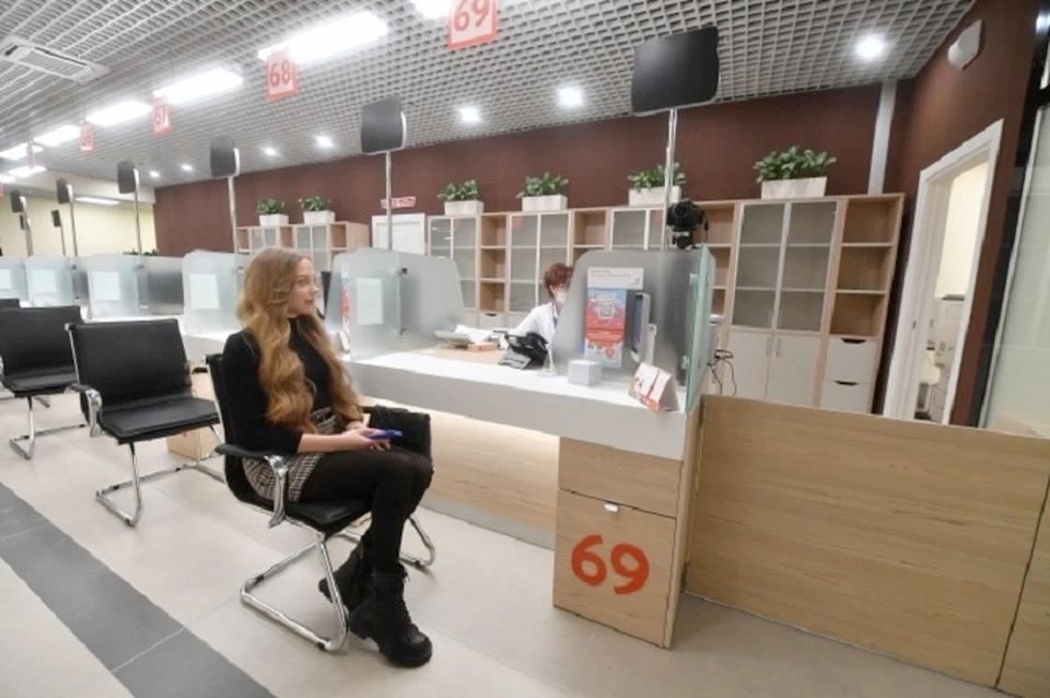 В ЛНР начали работу сразу четыре новых офиса МФЦ. Регионы-шефы привели в порядок четыре отделения МФЦ в ЛНР. Об этом сообщили в telegram-канале правительства ЛНР