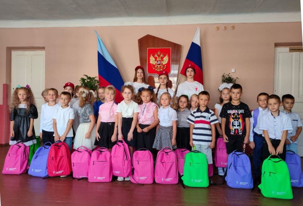 «ПЕРВОКЛАССНЫЕ РЮКЗАКИ» ПОЛУЧИЛИ БУДУЩИЕ ПЕРВОКЛАССНИКИ ОБЩЕОБРАЗОВАТЕЛЬНЫХ УЧРЕЖДЕНИЙ КРАСНОГО ЛУЧА
