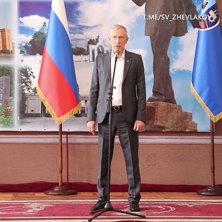 Сергей Жевлаков: В День города и День шахтера за многолетний труд, активное участие в общественной жизни города вручил...